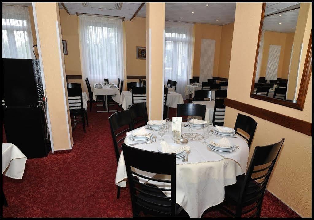 Montfort Hotel 2*